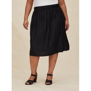 Torrid Plus size 4 Black Pleated Midi Skirt Elastic Waist Lined Pull On Flowy